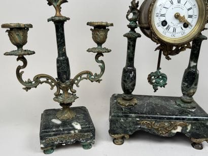 Garniture de cheminée en régule patiné et...