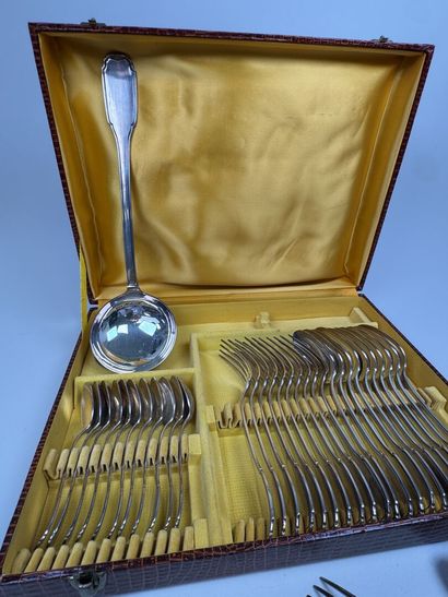 Partie de ménagère en métal argenté, modèle...