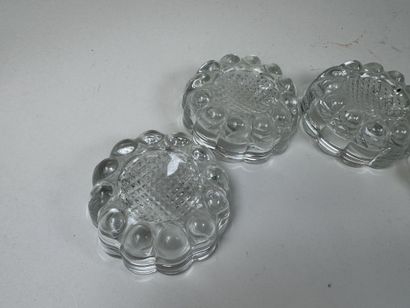 4 piano or glass-molded furniture glides.
Diameter:...