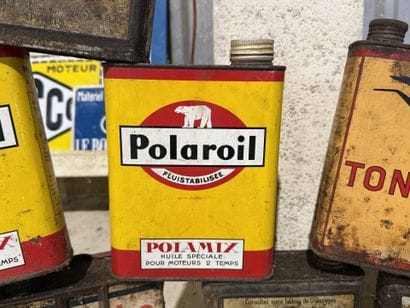 Set of 8 lithographed tin engine oil cans,...