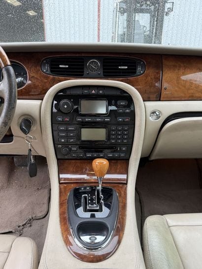 JAGUAR XJ6
June 4, 2003

Type: N*3A501
Serial...