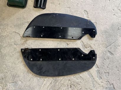 Set of Traction parts including:
- a left...