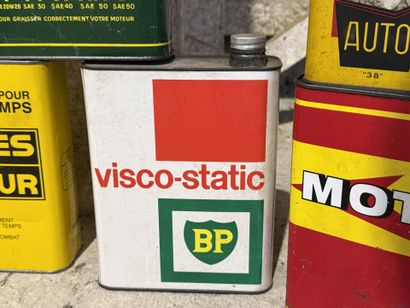 Set of 7 oil cans made of polychrome lithographed...