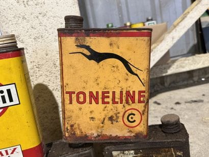 Set of 8 lithographed tin engine oil cans,...