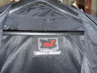 ALL ONE TECNOLOGY
Summer motorcycle jacket.
Size...
