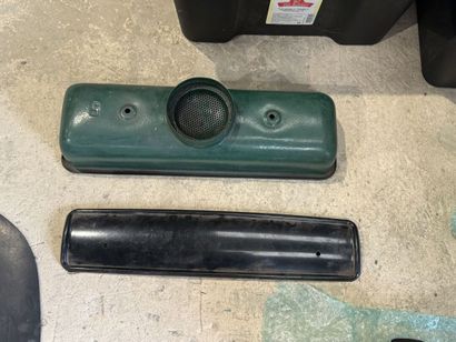 Set of Traction parts including:
- a left...