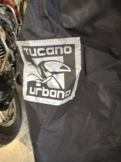 TUCANO URBANO.
Knee pad for scooters, with...