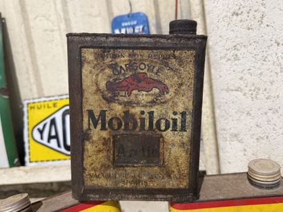Set of 8 lithographed tin engine oil cans,...