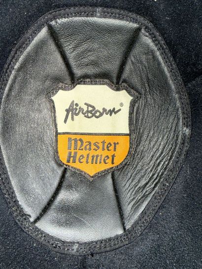 AIR BORN.
GULF helmet with goggles.
Size...
