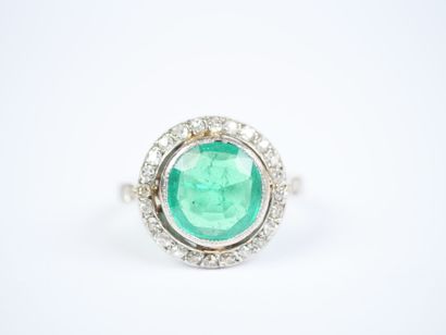 Platinum ring (850‰) featuring a round faceted...