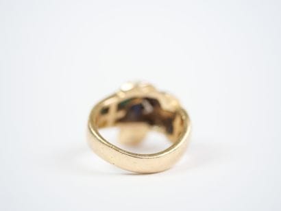 14K yellow gold (585‰) ring featuring a ribbon...