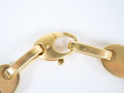 A striking 18K yellow gold (750‰) bracelet...