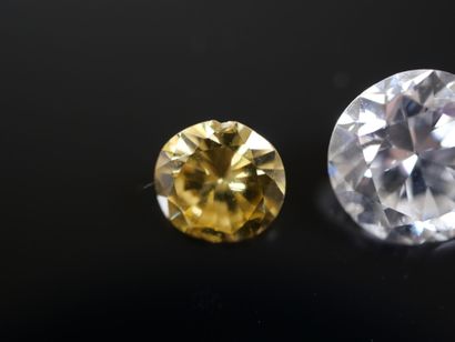 An 18K white gold (750‰) and platinum (850‰)...