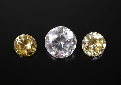 An 18K white gold (750‰) and platinum (850‰)...