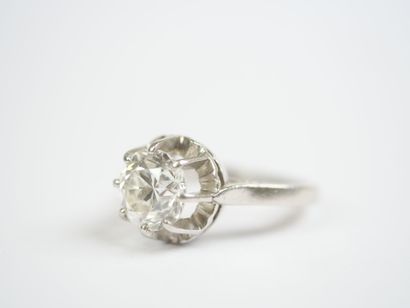 Platinum (850‰) solitaire ring set with a...