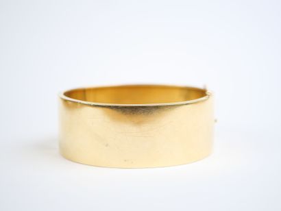 Wide, hinged bracelet in 18K yellow gold...