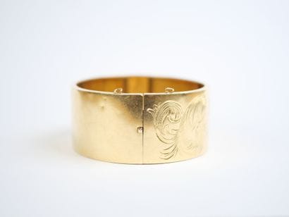 Wide, hinged bracelet in 18K yellow gold...