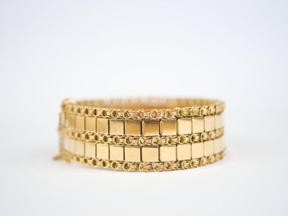 A striking 18K yellow gold (750‰) bracelet...