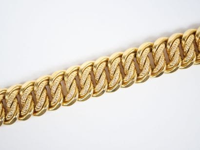 A striking 18K yellow gold (750‰) bracelet...