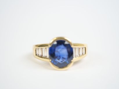 A striking 18K yellow gold (750‰) ring featuring...