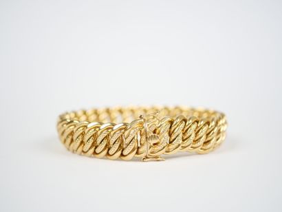 A striking 18K yellow gold (750‰) bracelet...