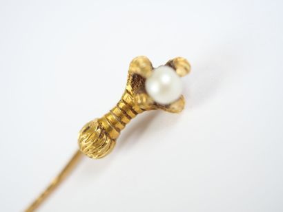 18K yellow gold (750‰) scarf pin, with a...
