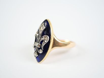 18K yellow gold (750‰) marquise ring featuring...