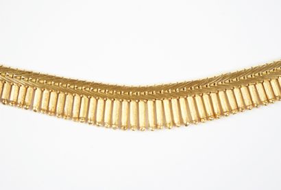 A striking 18K yellow gold (750‰) necklace...