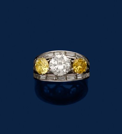 An 18K white gold (750‰) and platinum (850‰)...