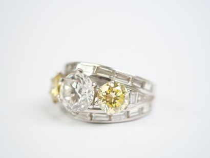 An 18K white gold (750‰) and platinum (850‰)...
