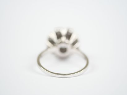 18K white gold (750‰) or platinum ring featuring...