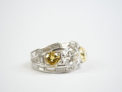 An 18K white gold (750‰) and platinum (850‰)...