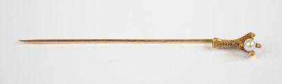 18K yellow gold (750‰) scarf pin, with a...