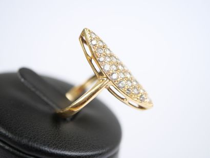 18K yellow gold (750‰) marquise ring set...