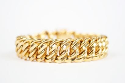 A substantial 18K yellow gold (750‰) bracelet...