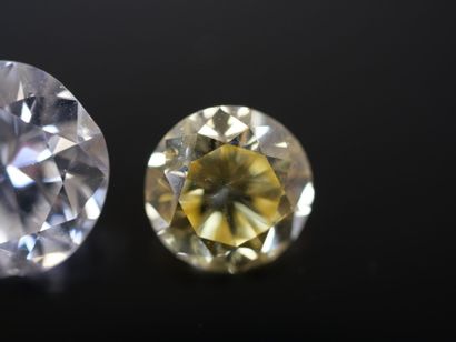 An 18K white gold (750‰) and platinum (850‰)...
