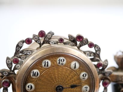 A column-style table clock with scalloped...
