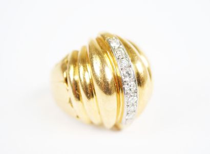 A large dome-shaped ring in 18K yellow gold...