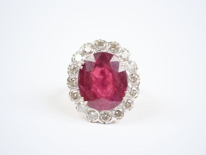 Large daisy ring in 18K yellow and white...