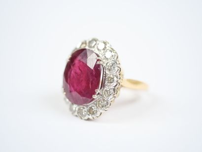 Large daisy ring in 18K yellow and white...