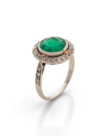 Platinum ring (850‰) featuring a round faceted...