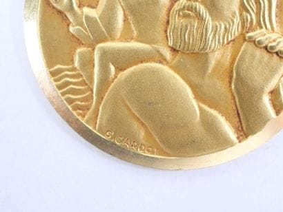 Circular religious medal in 18K yellow gold...