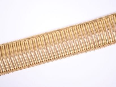 A striking 18K yellow gold (750‰) link bracelet...