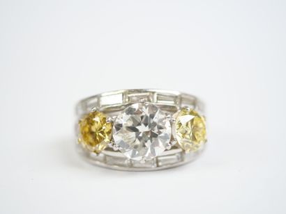 An 18K white gold (750‰) and platinum (850‰)...