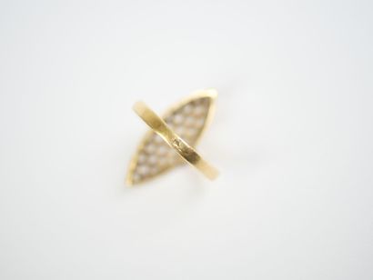 18K yellow gold (750‰) marquise ring set...