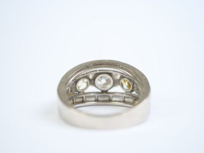 An 18K white gold (750‰) and platinum (850‰)...