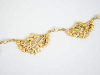 An 18K yellow gold (750‰) necklace with a...