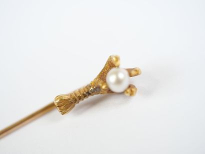 18K yellow gold (750‰) scarf pin, with a...