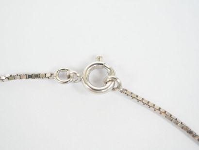 18K white gold necklace (750‰) featuring...