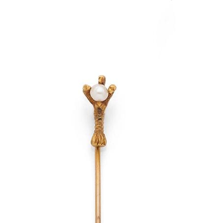 18K yellow gold (750‰) scarf pin, with a...